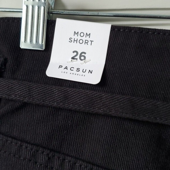 NWT PACSUN BLACK MOM JEAN DENIM SHORTS TIE BELT HIGH WAIST FRAYED BOTTOM SIZE 26 - Picture 3 of 9